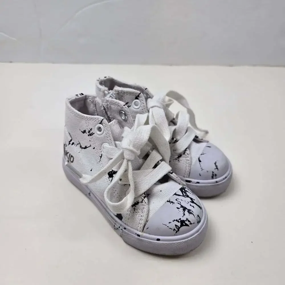 AKID White Splatter Kids High-Top Sneakers Size 4C